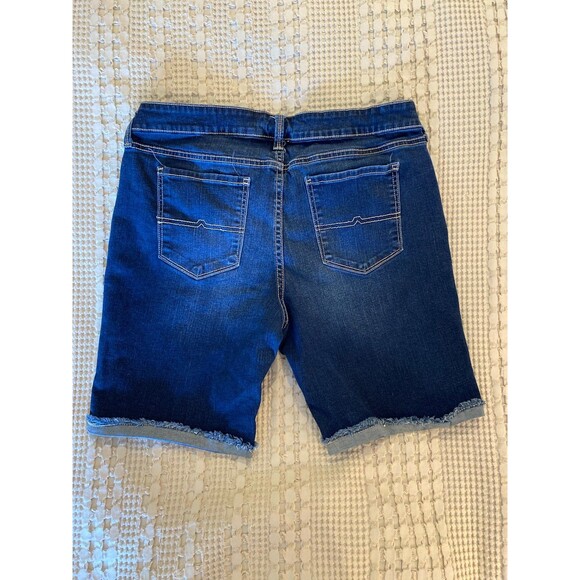 Arizona Jeans Size 13 Womens Denim Distressed Cuffed Shorts Vacation Travel Pool - Picture 5 of 9